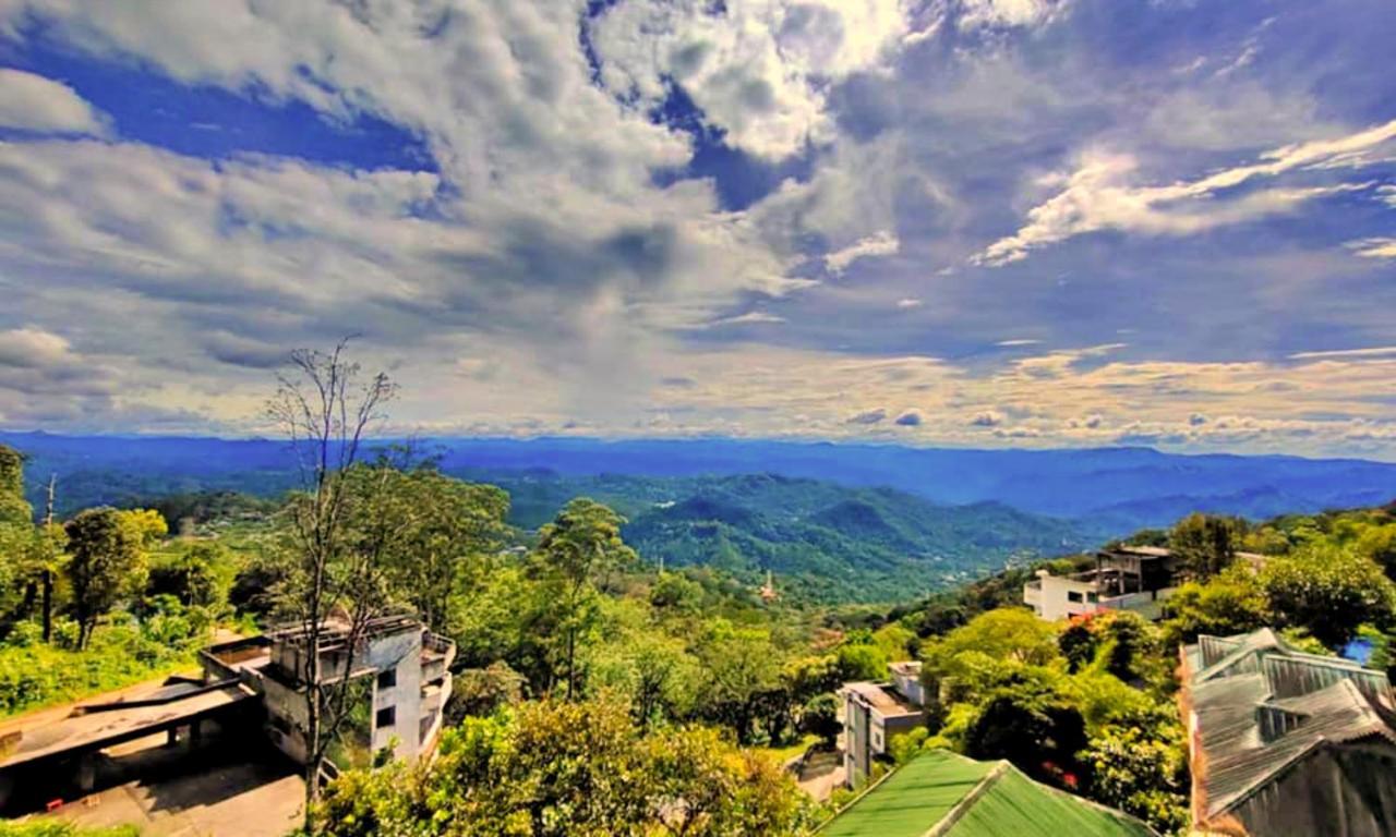Red Castle Munnar Hotel Bagian luar foto